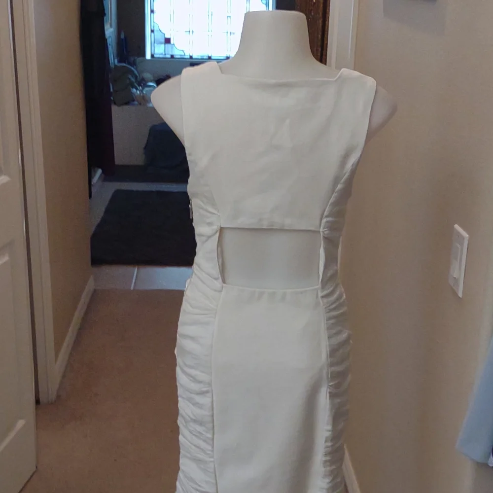 COPY - BNWT Nicole Miller Creamy white rouched dress size 6 @denisecast - Picture 5 of 16